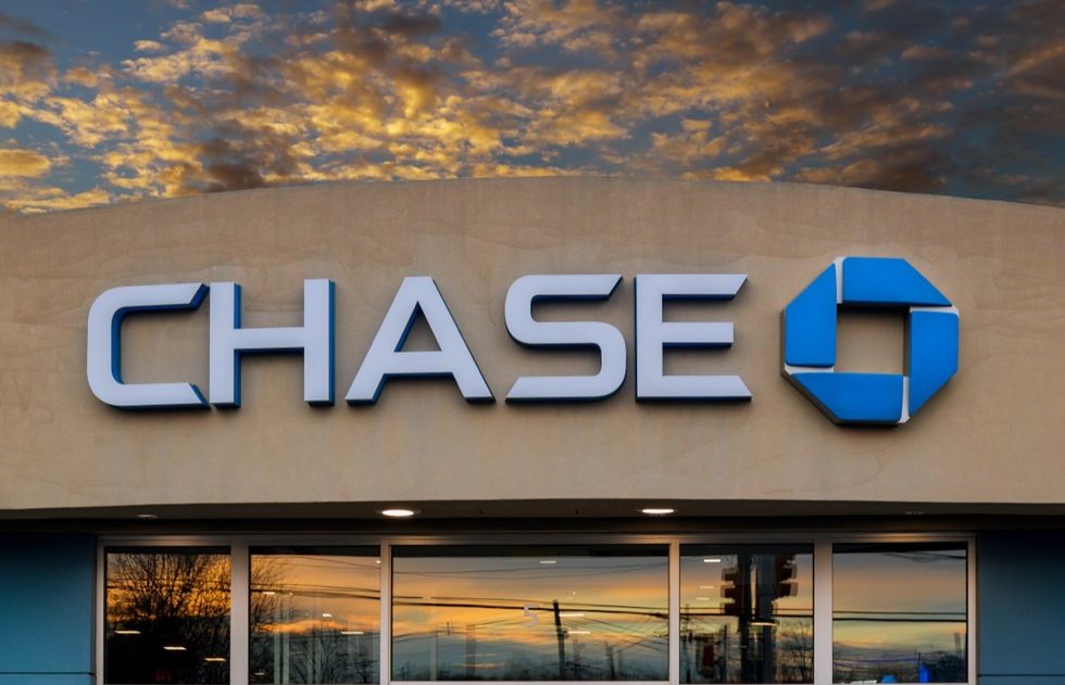 6 Banks, Including Wells Fargo and Chase, Closing Branches — Best Life