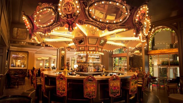 Hotel Bars, Carousel