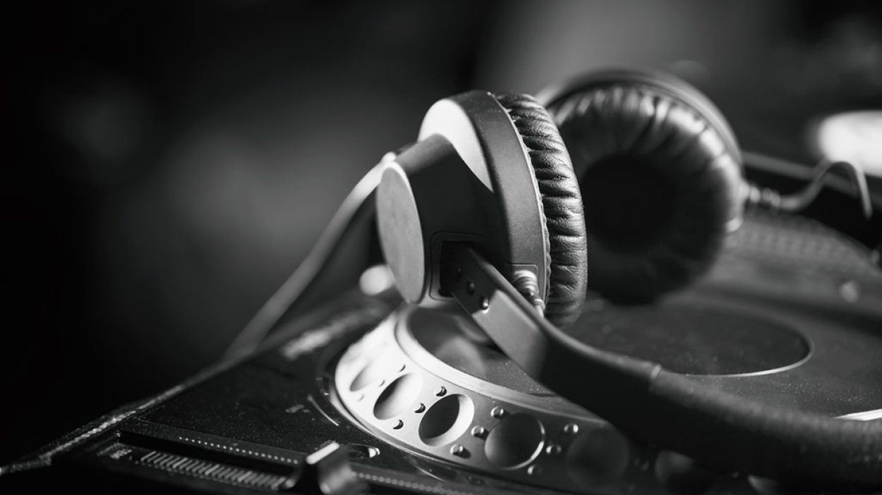 The 20 Best Pairs of Affordable Headphones You Can Buy in Bulk