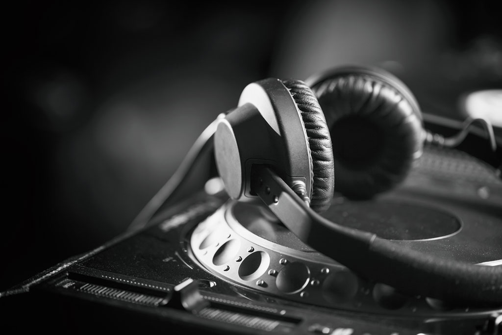 The 20 Best Pairs of Affordable Headphones You Can Buy in Bulk