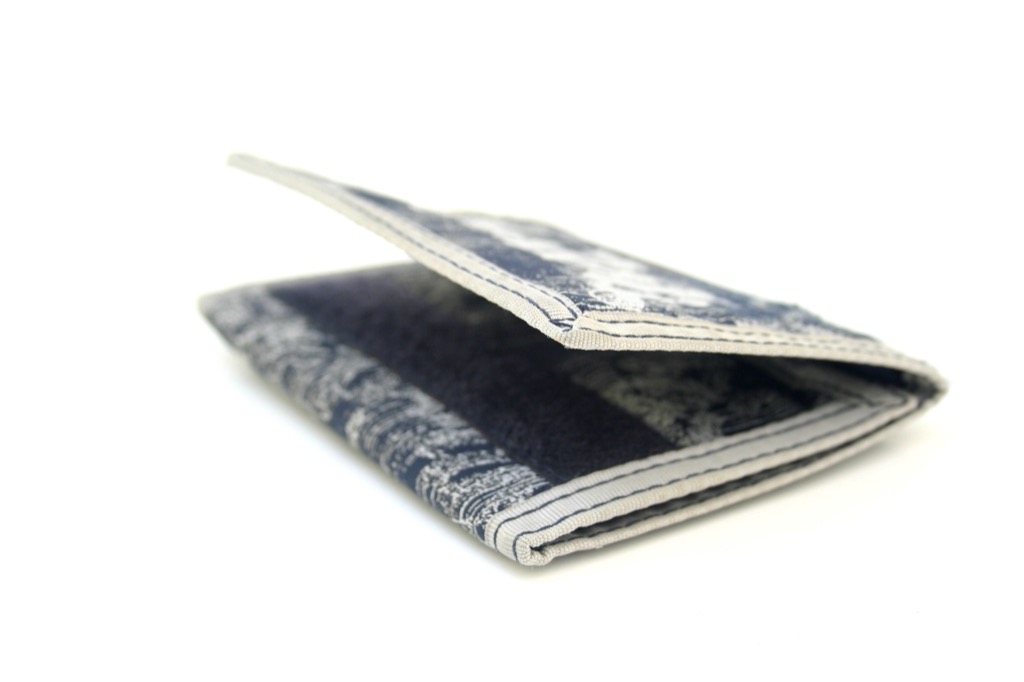 Velcro Wallet, what to give up in your 40s