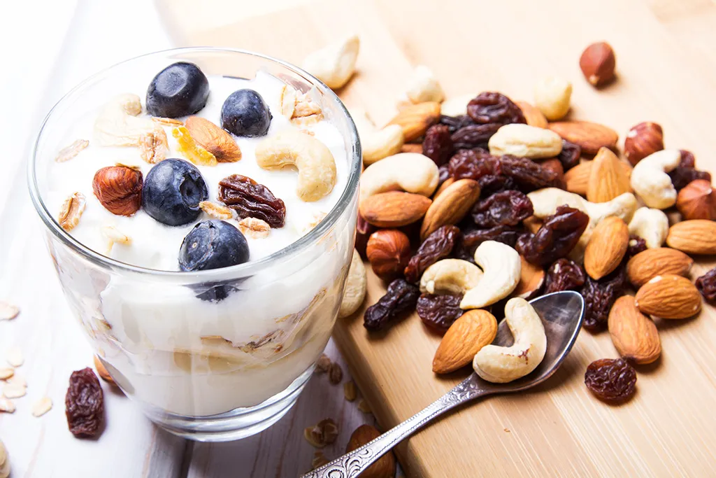 yogurt with almonds, food combos