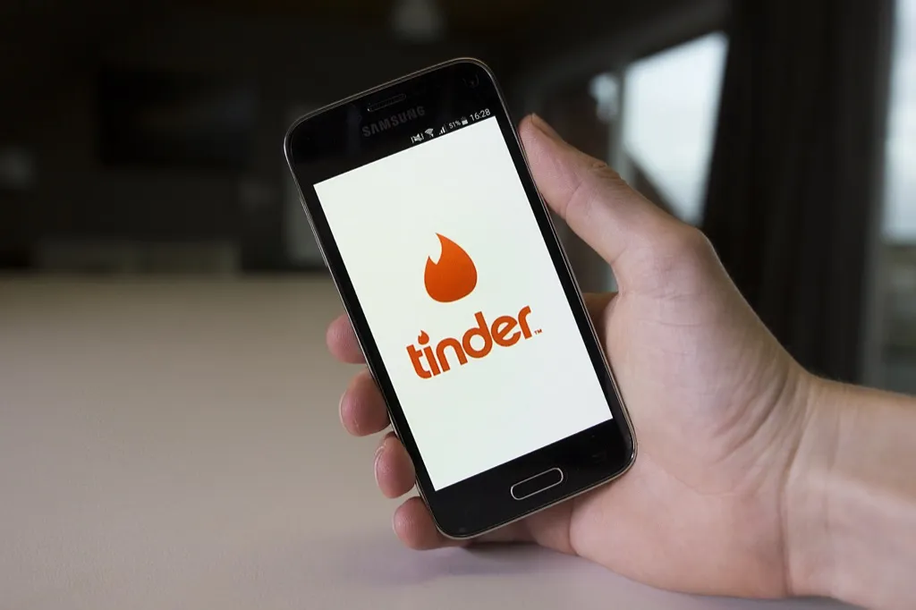 demisexual person with tinder