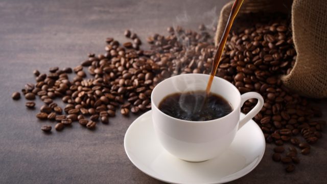 Coffee cup, coffee beans - benefits of coffee