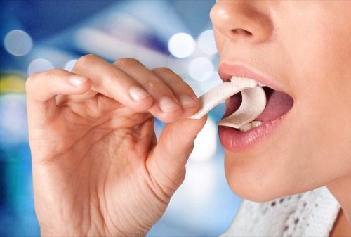 woman chewing gum, smart person habits