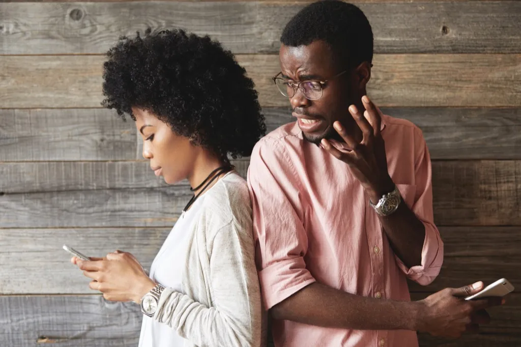 annoyed texting couple pet peeves in relationships