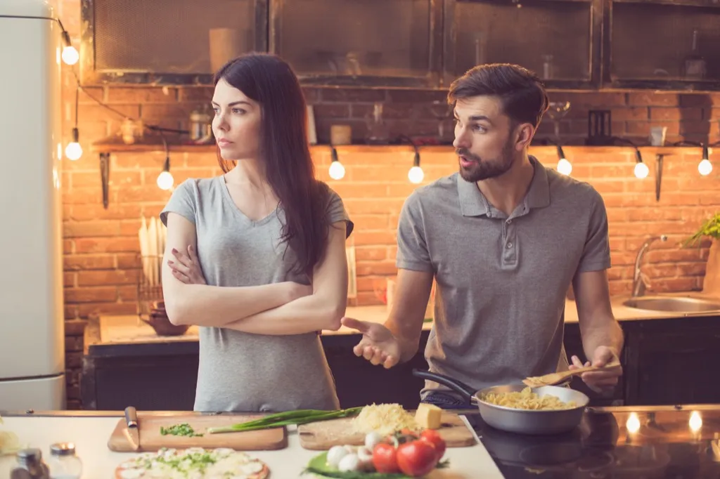 couple arguing in the kitchen, pet peeves in relationships