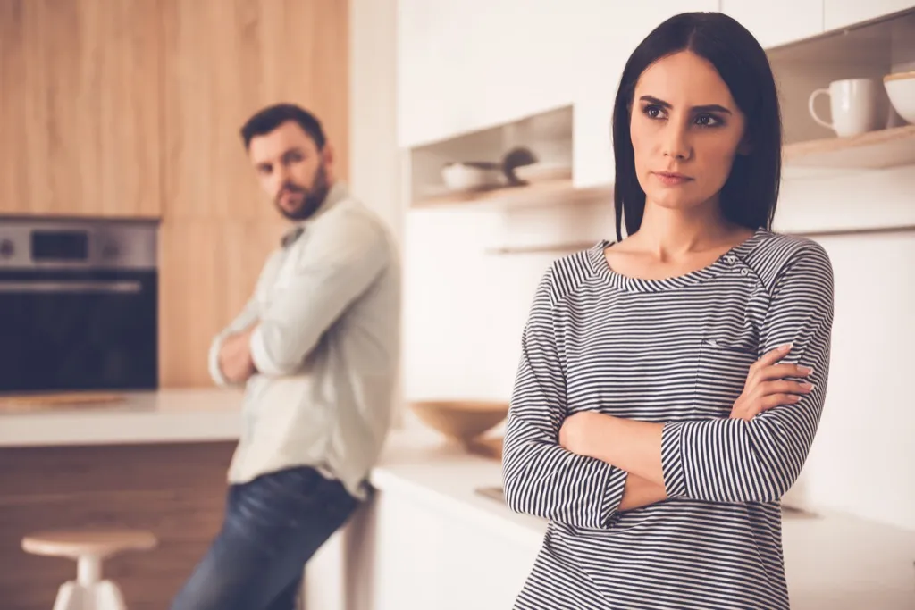 fighting couple in a kitchen, pet peeves in relationships