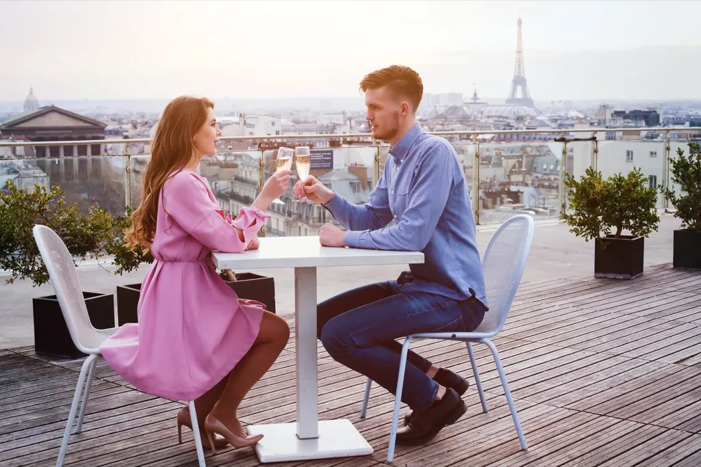 A rooftop dinner, a great non-cliché second date. second date ideas