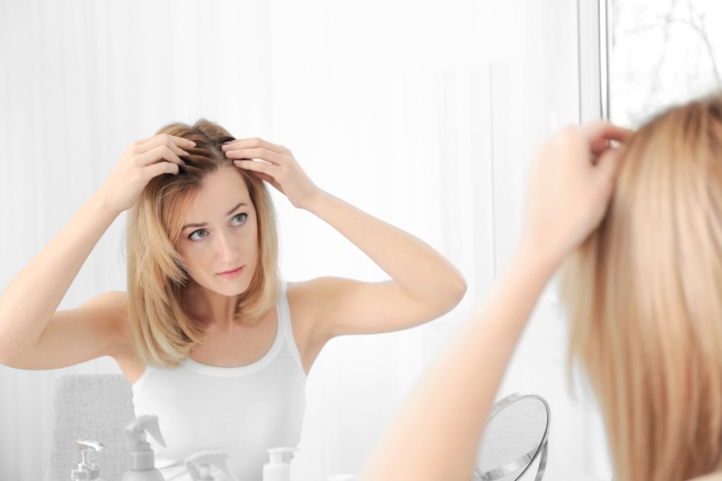 woman hair thinning