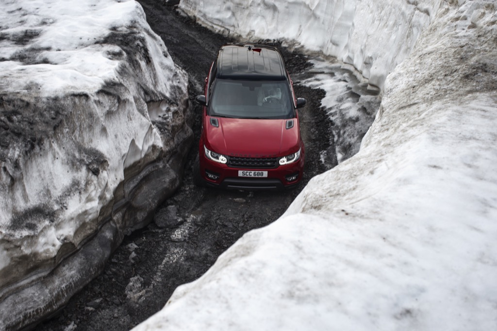 The Range Rover Sport is fun offroading winter driving car