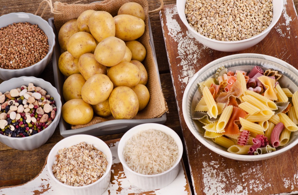 table of various carbohydrate-rich foods, including potatoes, pasta, and rice