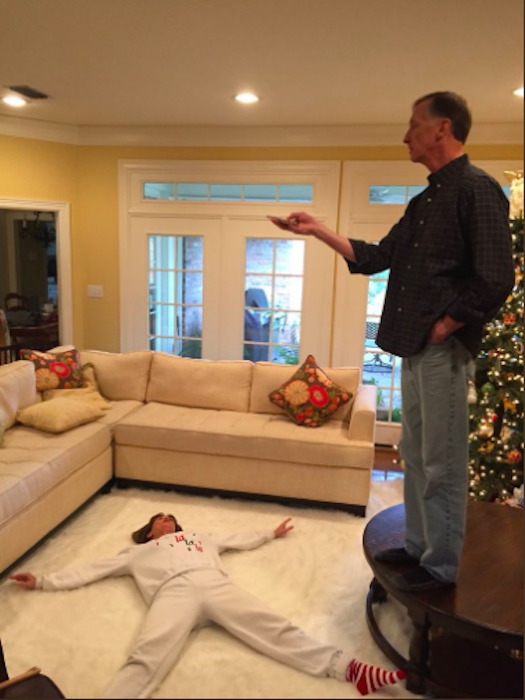 Insta husband takes boomerang of wife on christmas eve