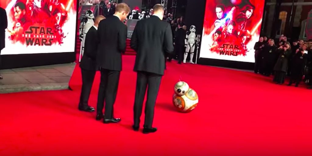 BB-8 greets prince william and harry at star wars: last jedi premiere. 
