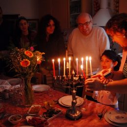 jewish family hanukkah