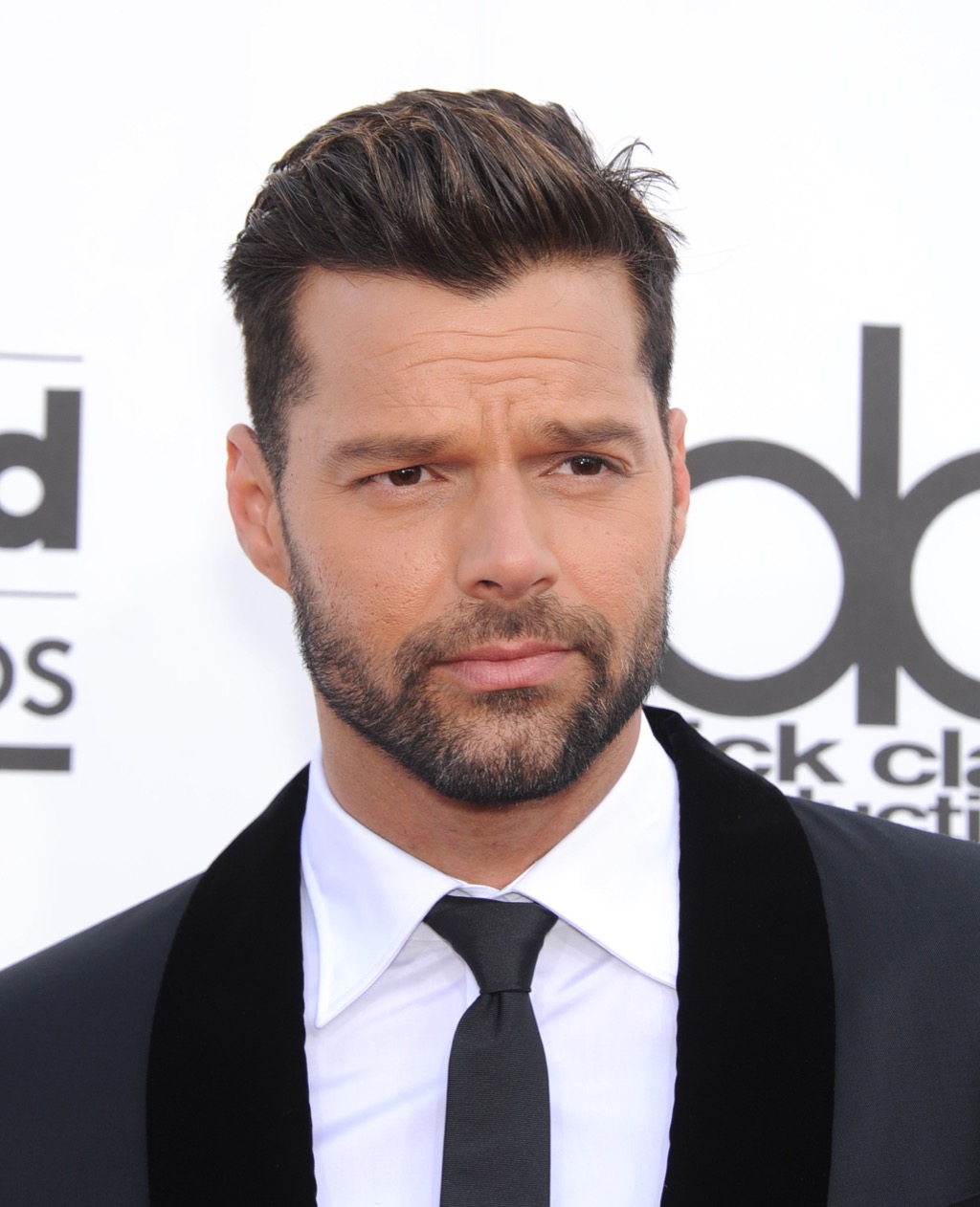 men's haircuts to look younger, starring Ricky Martin