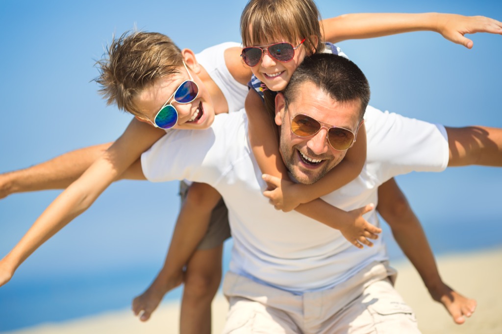 dad with kids at beach 20 surprising ways fatherhood changes you