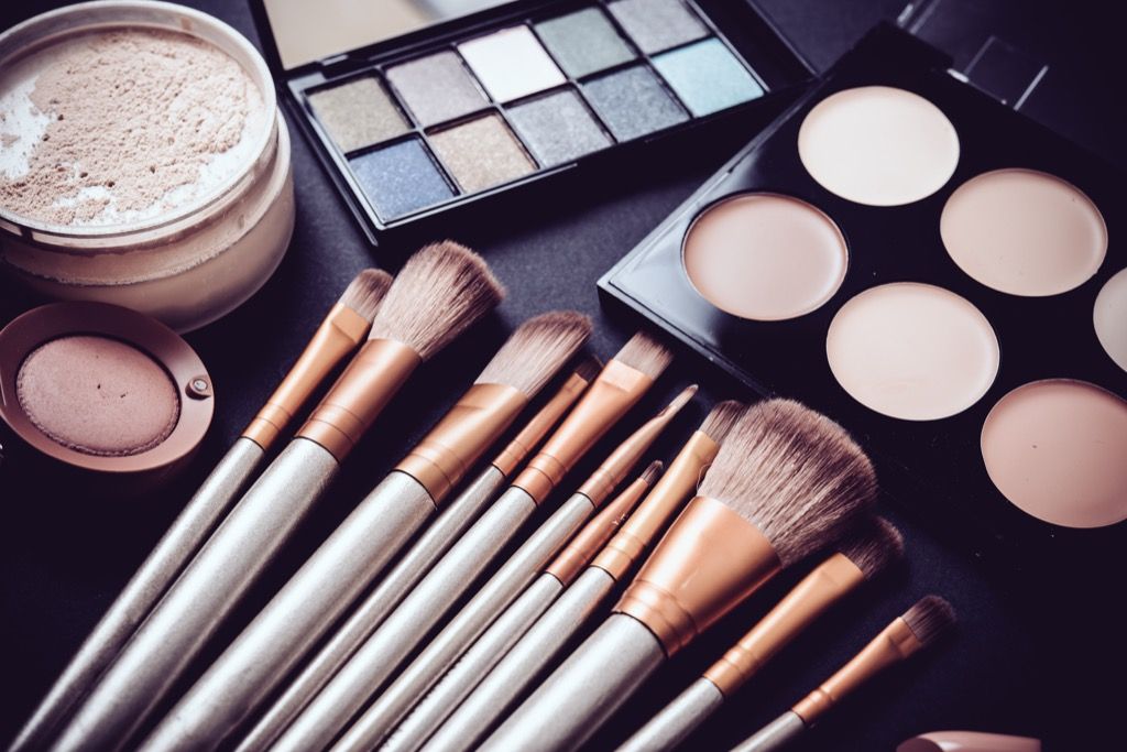 makeup brushes things you shouldn't store in your basement