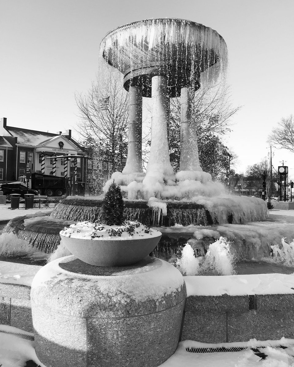 fountain in north carolina is frozen