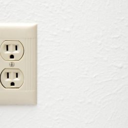 Three prong outlet home problems