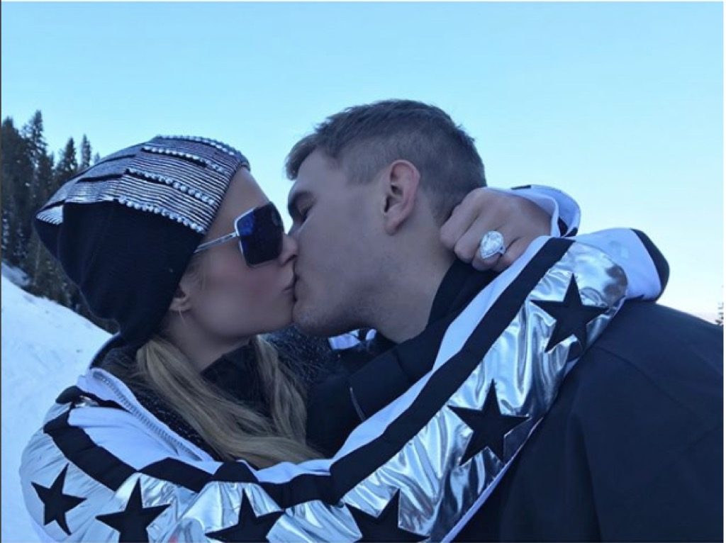 Paris Hilton kisses Chris Zylka