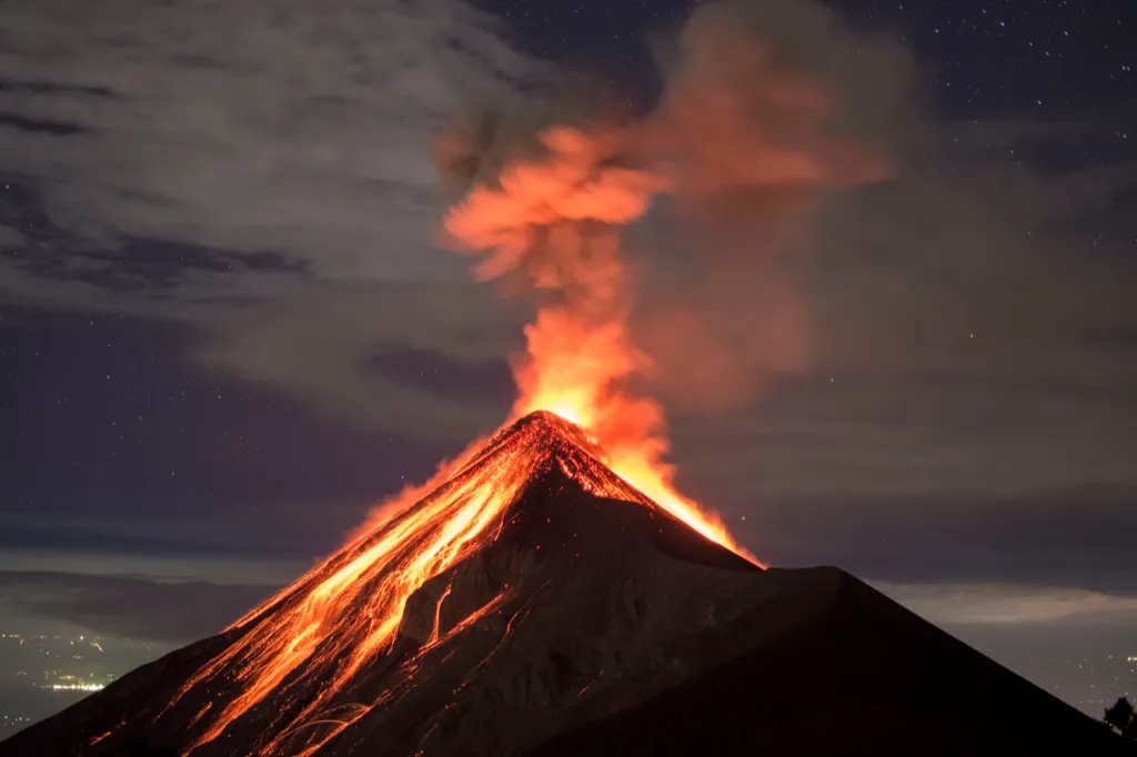 Volcano, HI Planet Earth Facts