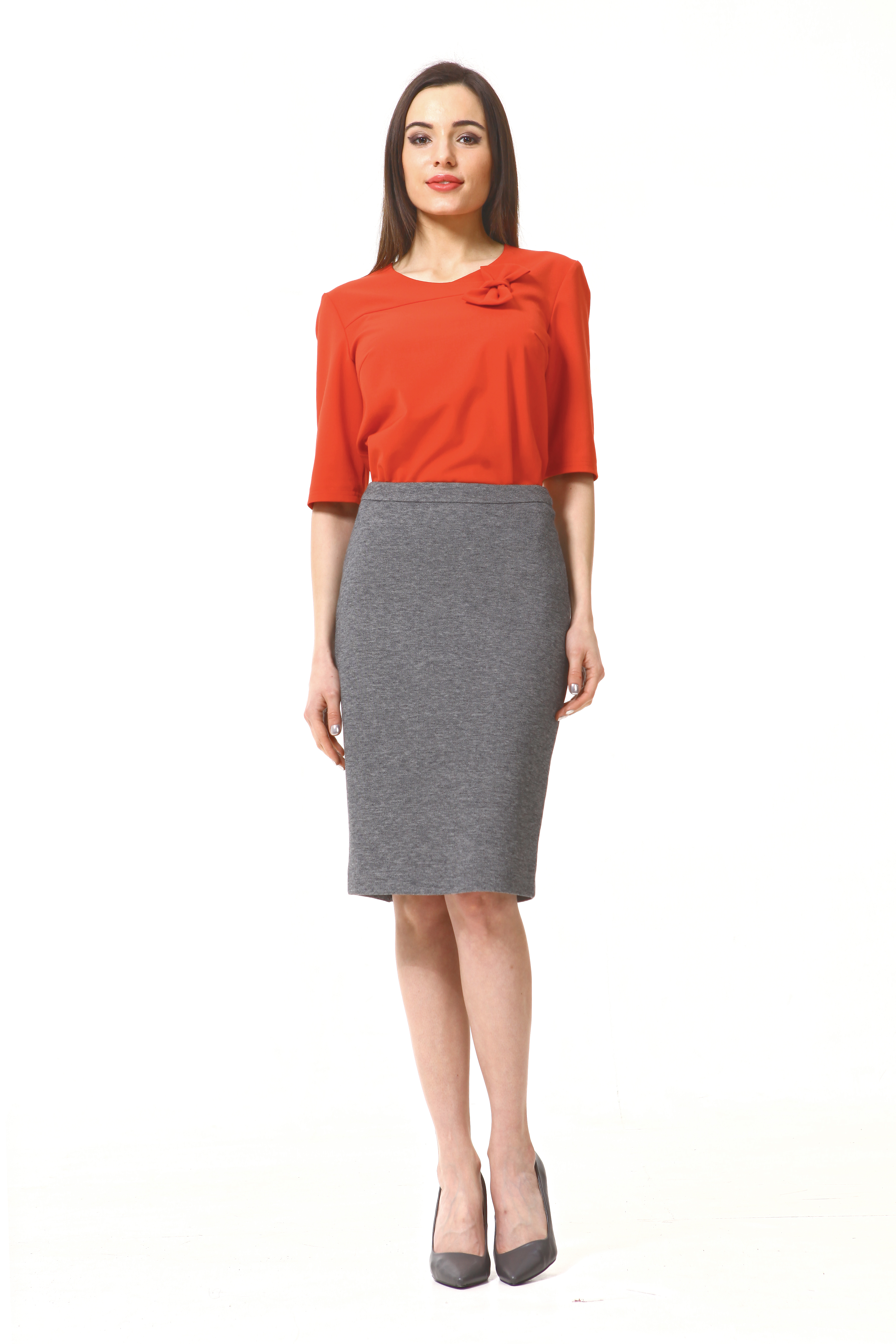 woman wearing a red shirt and pencil skirt, how to dress over 40