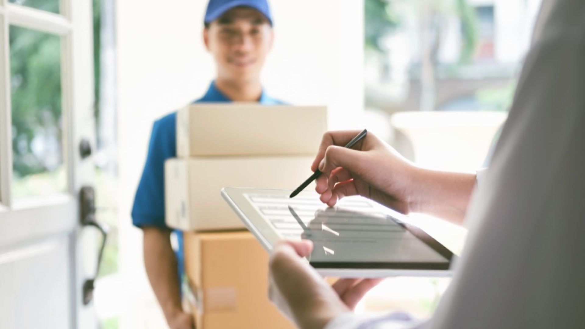 This Is What It's Like to Be a Mail Carrier, According to Postal Workers