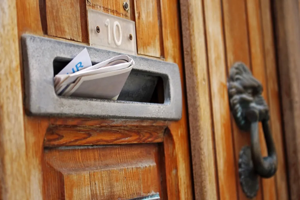 Letters in mail slot weirdest urban legends every state