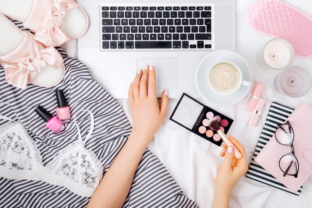 Fashion and Beauty Blogger Work From Home Jobs