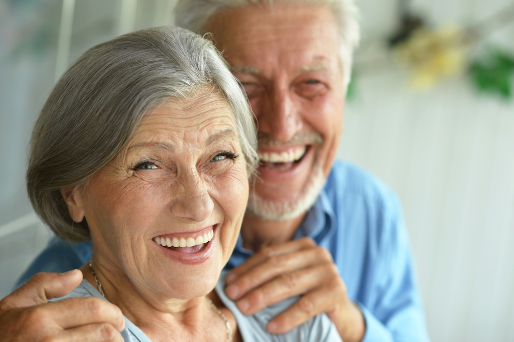 older couple being affectionate habits that slow down aging