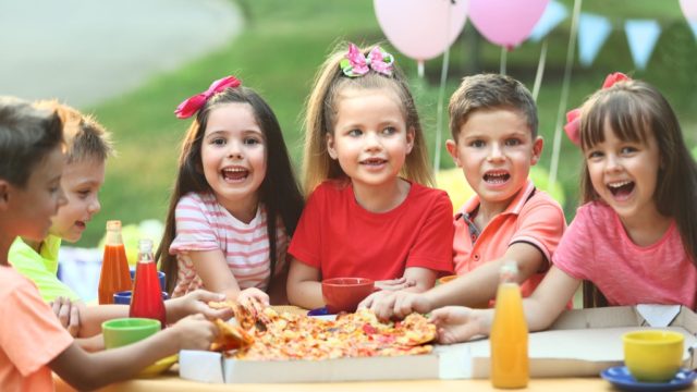 kids at a pizza party