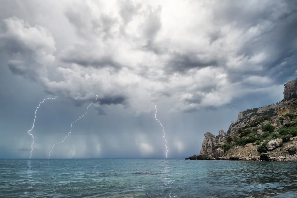 lightning terrifying ocean facts