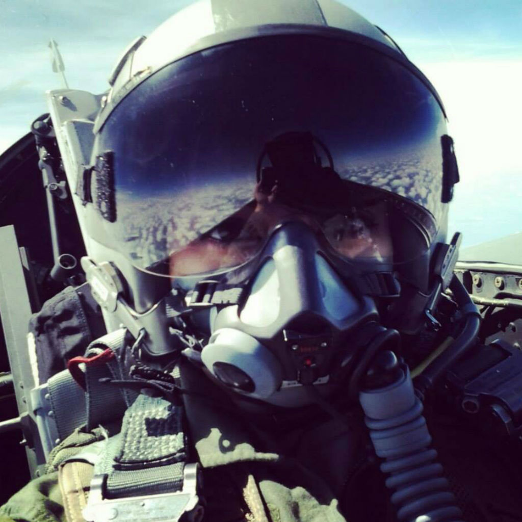 Pilot death-defying selfie