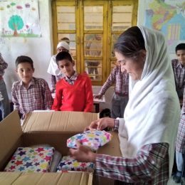 jk rowling sends gifts to schoolchildren in India.