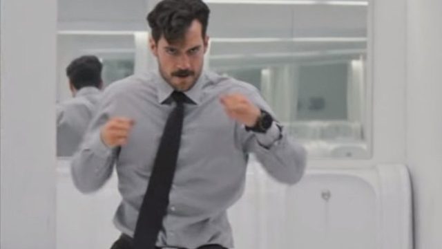 viral gif of henry cavill reloading his biceps in "Mission Impossible:Fallout."