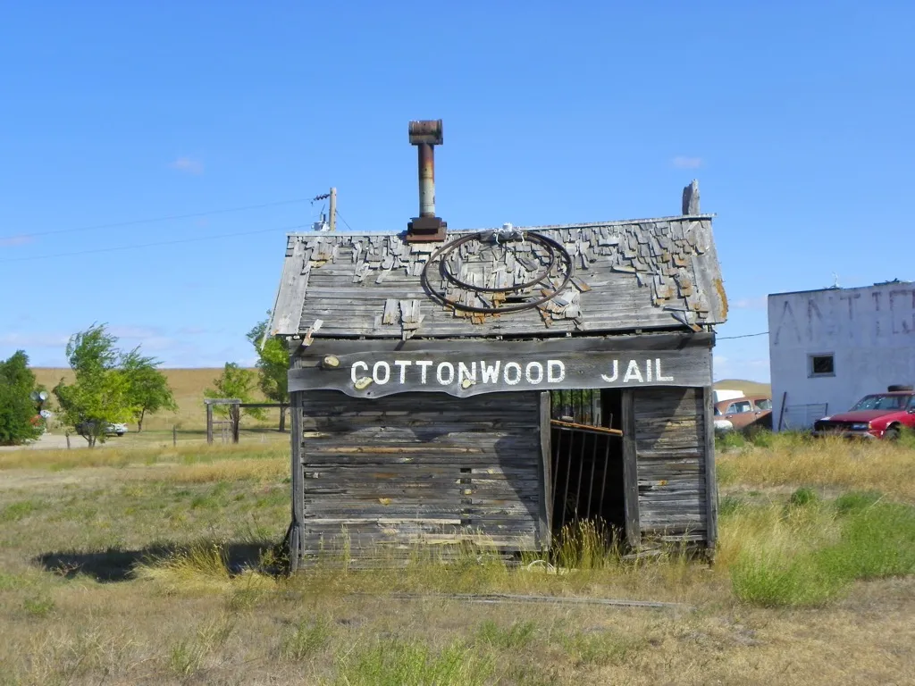 cottonwood sd 50 tiniest towns in the US
