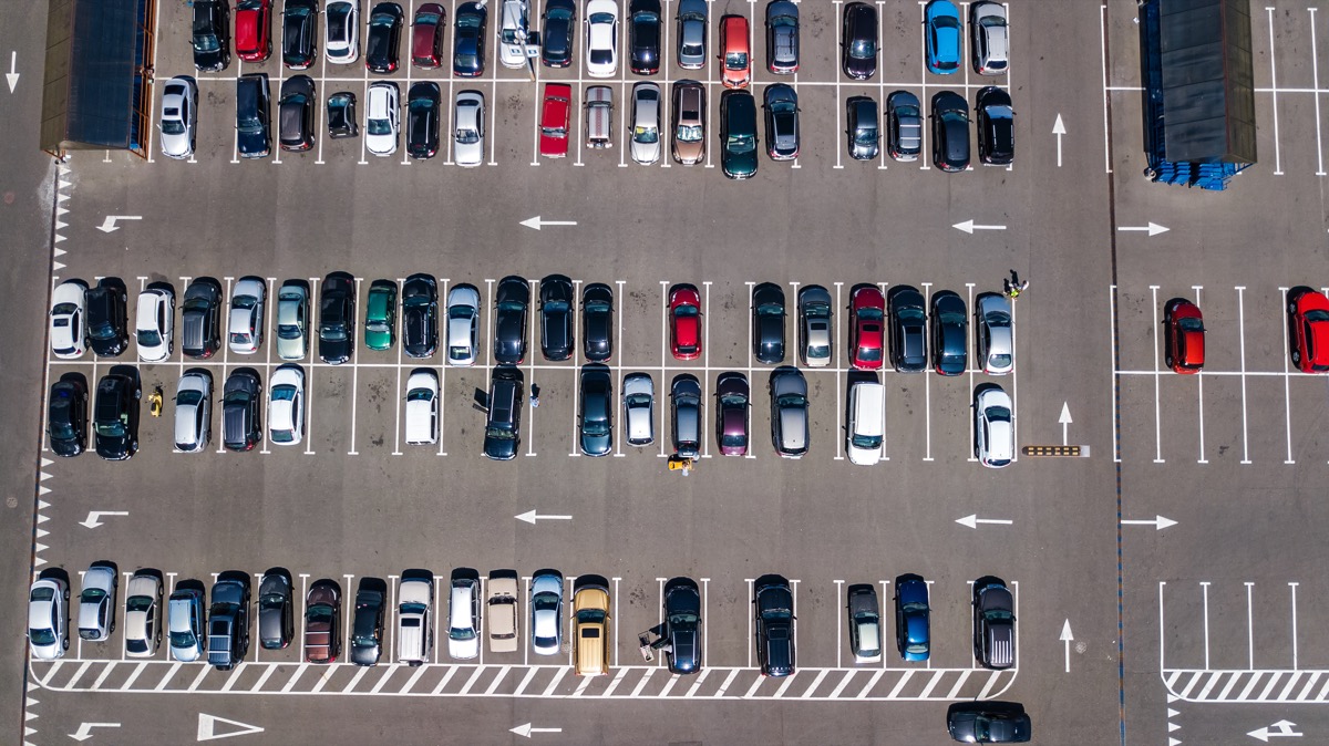 aerial view of a crowded parking lot, worst things about the suburbs