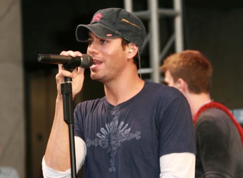 Enrique Iglesias at an In-Store Performance and Signing for his new album "Insomniac". Virgin Megastore, Hollywood, CA. 06-12-07