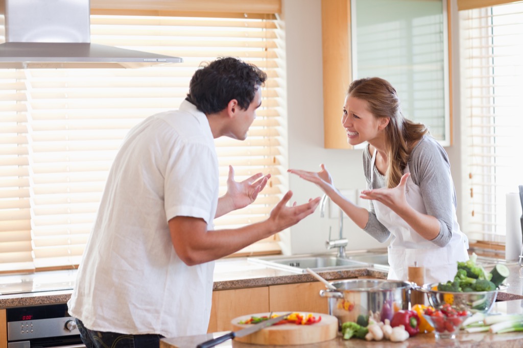 couple arguing, things you should never say to your spouse