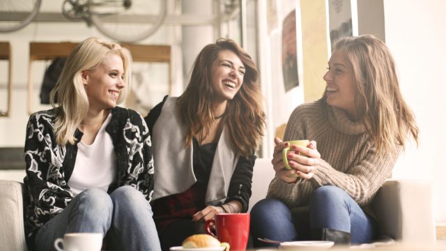 Friends Talking Closely Body Language That Kills First Impressions