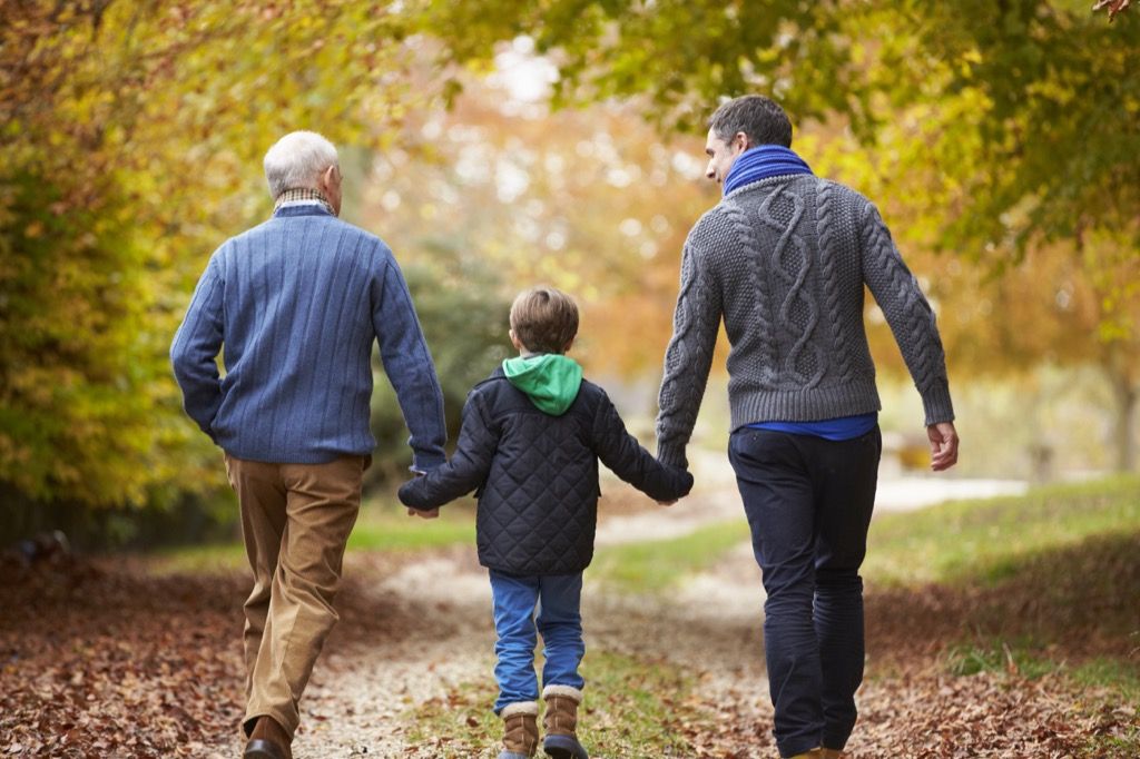 They their father help. Отец и сын. Мужчина с ребенком. Фотосессия отец и сын. Мужчина с сыном.