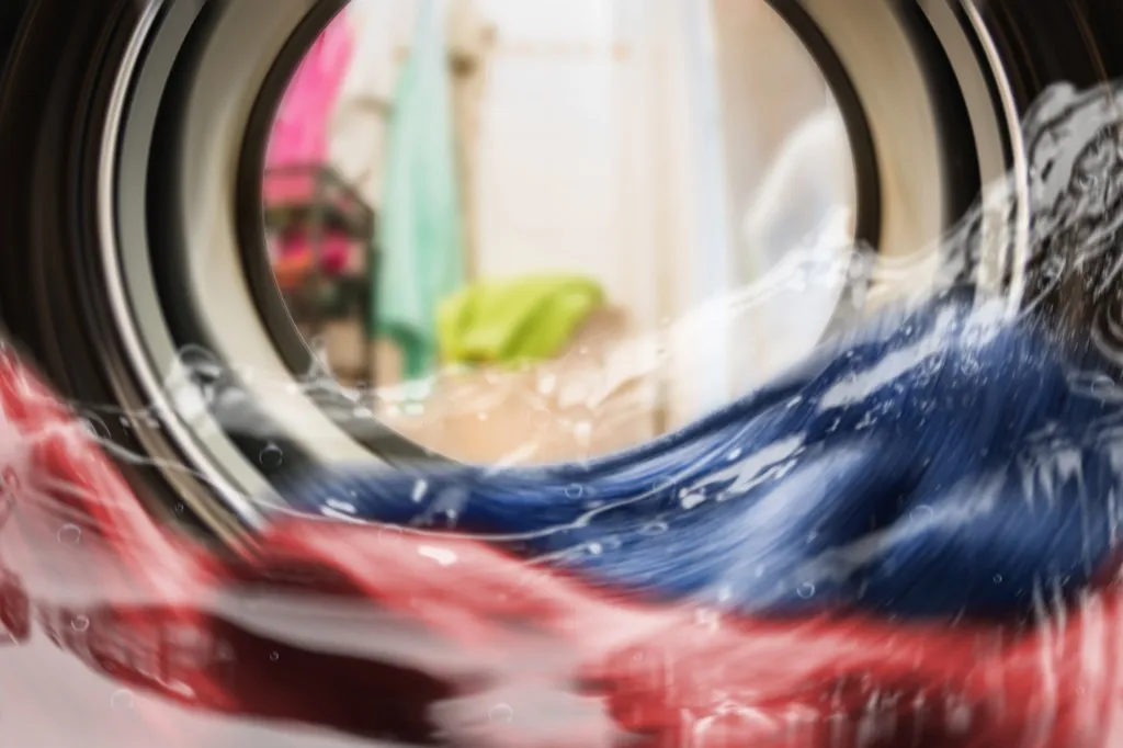 clothing in the washing machine, cleaning mistakes