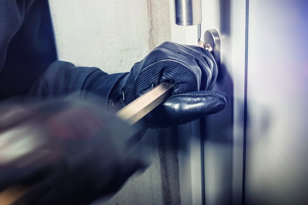 burglar breaking into house things burglars know 