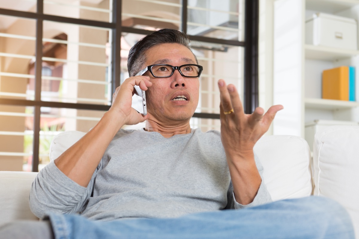 confused man on phone earliest signs of alzheimer's