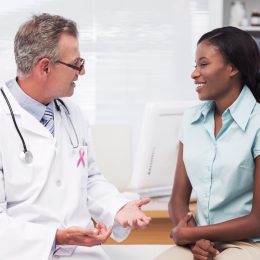 A male doctor and a female patient chatting in the hospital