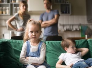 children sitting on couch, parent divorce
