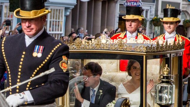 princess eugenie and jack brooksbank at their wedding in a carriage
