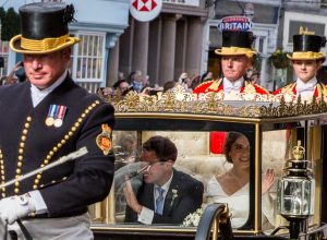 princess eugenie and jack brooksbank at their wedding in a carriage
