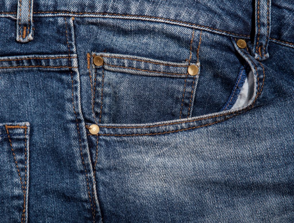 Studs in Jean Pockets alledaagse dingen met een echt doel